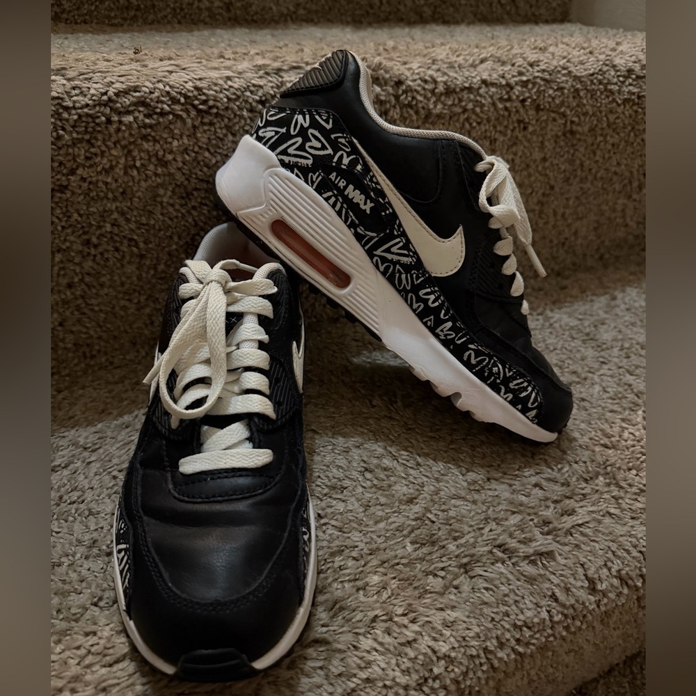 Nike Air Max 90 Sneakers Size youth 5.5Y Women 7 Black White Heart Print - Picture 3 of 10